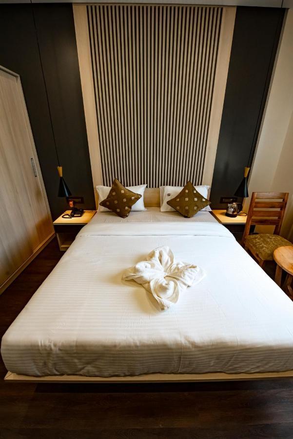 The Royal Palace Hotel 400703 Νάβι Μουμπάι Εξωτερικό φωτογραφία