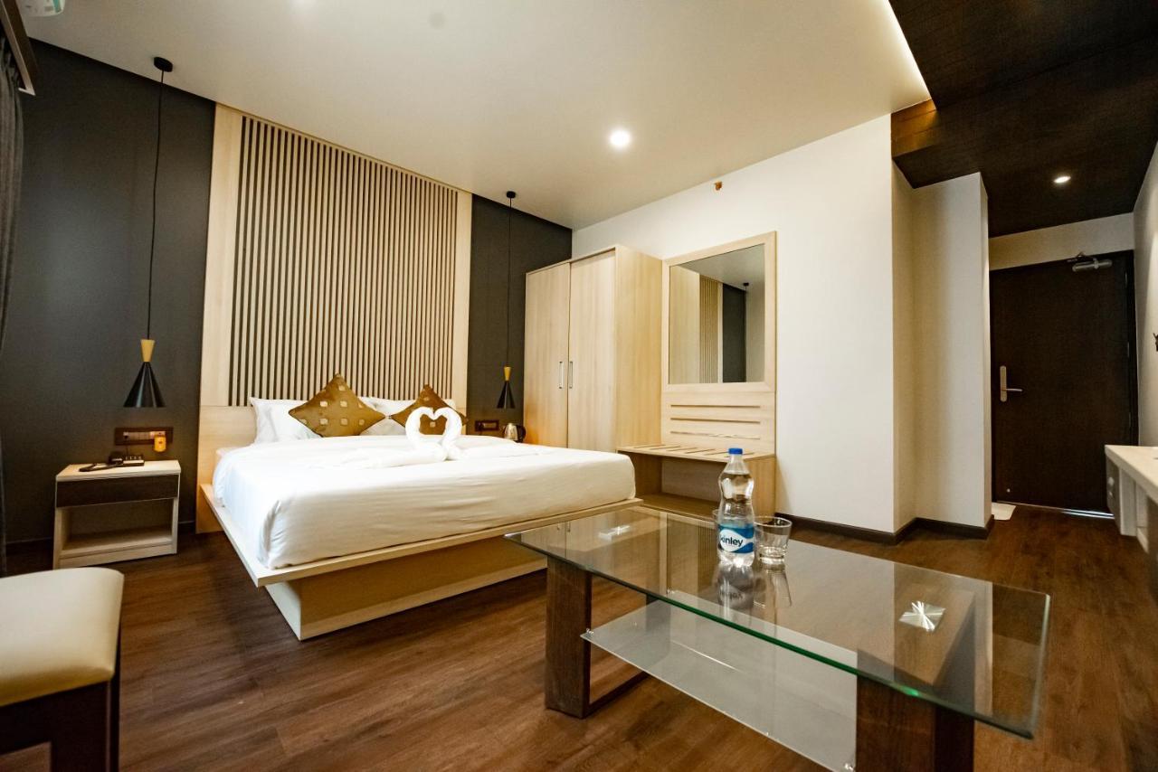 The Royal Palace Hotel 400703 Νάβι Μουμπάι Εξωτερικό φωτογραφία