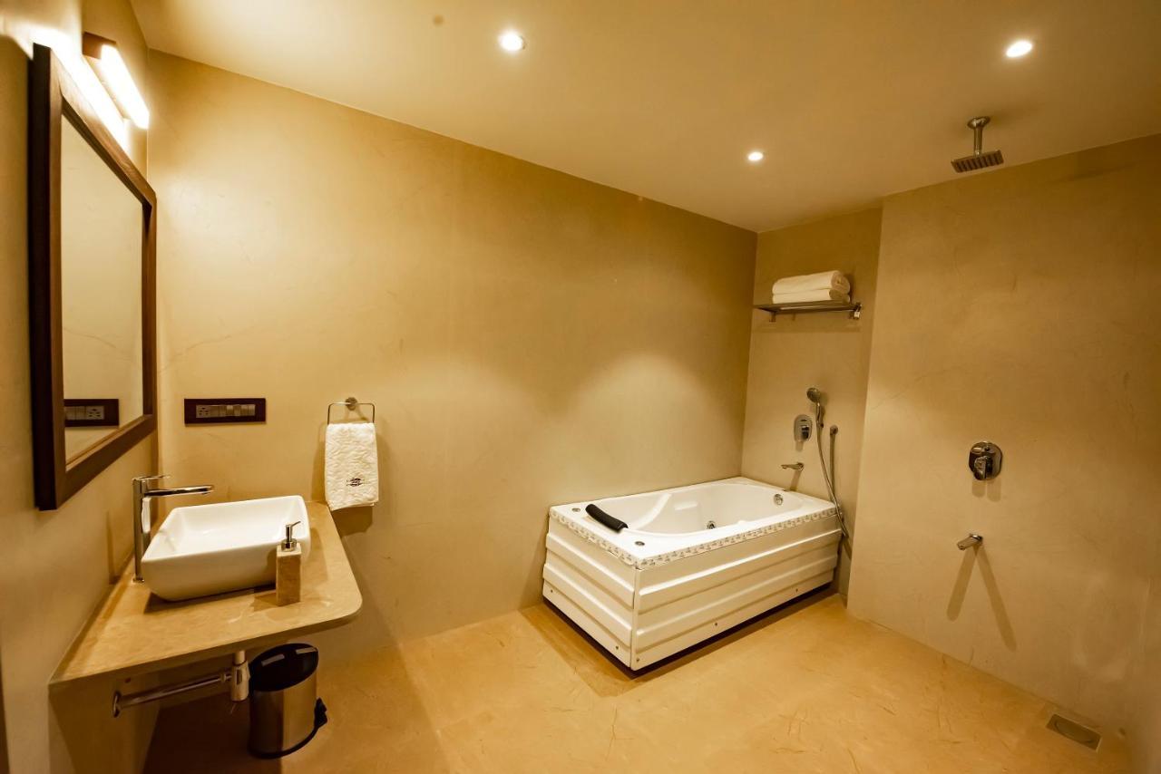 The Royal Palace Hotel 400703 Νάβι Μουμπάι Εξωτερικό φωτογραφία