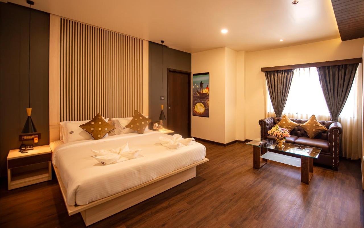 The Royal Palace Hotel 400703 Νάβι Μουμπάι Εξωτερικό φωτογραφία