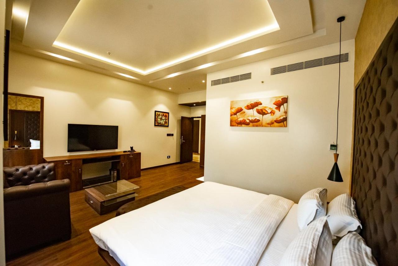 The Royal Palace Hotel 400703 Νάβι Μουμπάι Εξωτερικό φωτογραφία