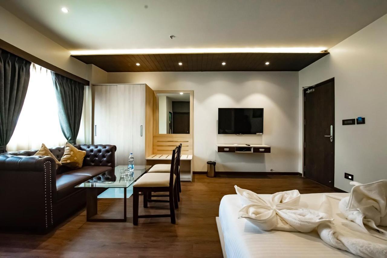 The Royal Palace Hotel 400703 Νάβι Μουμπάι Εξωτερικό φωτογραφία