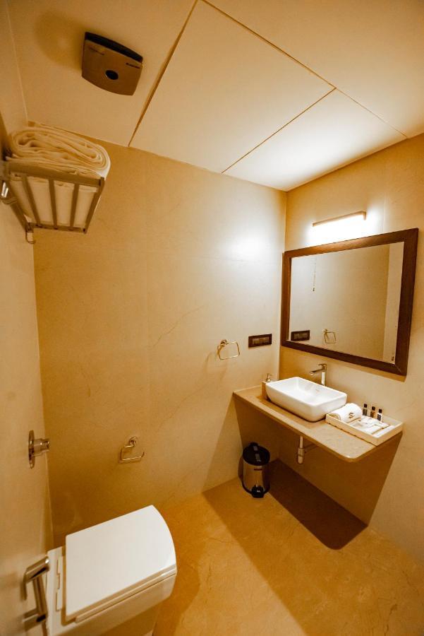 The Royal Palace Hotel 400703 Νάβι Μουμπάι Εξωτερικό φωτογραφία